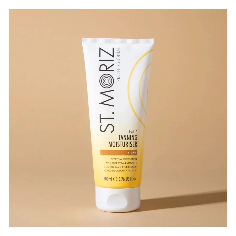 St.Moriz Pro / Лосьйон зволожуючий для поступової засмаги / Tanning Moisturiser / 200 мл