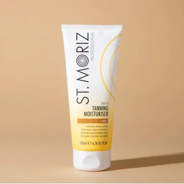 St.Moriz Pro / Лосьйон зволожуючий для поступової засмаги / Tanning Moisturiser / 200 мл